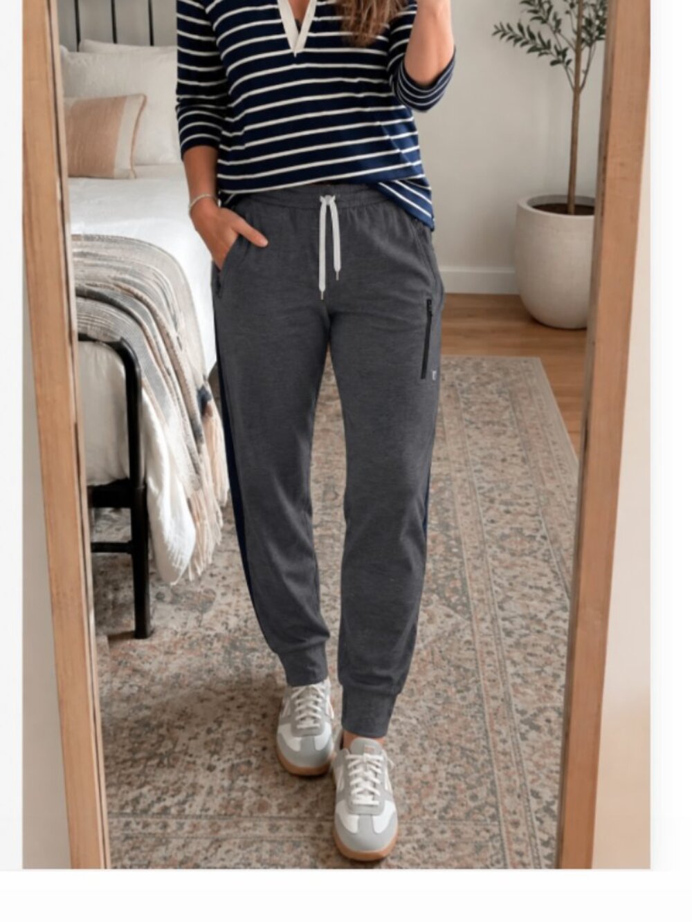 Vuori Gray Joggers Size Large